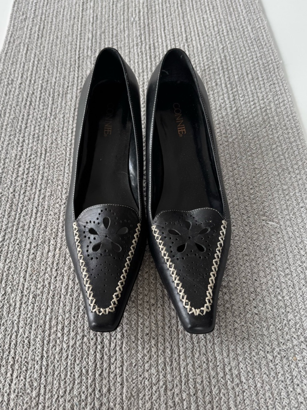 Vintage 90s Connie Black White Stitching Pointed Toe Loafer Kitten Heels Sz 8.5